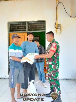 Babinsa Koramil 1614-03/Hu’u dan Pemdes Lepadi Salurkan Bantuan Beras untuk Ratusan Warga