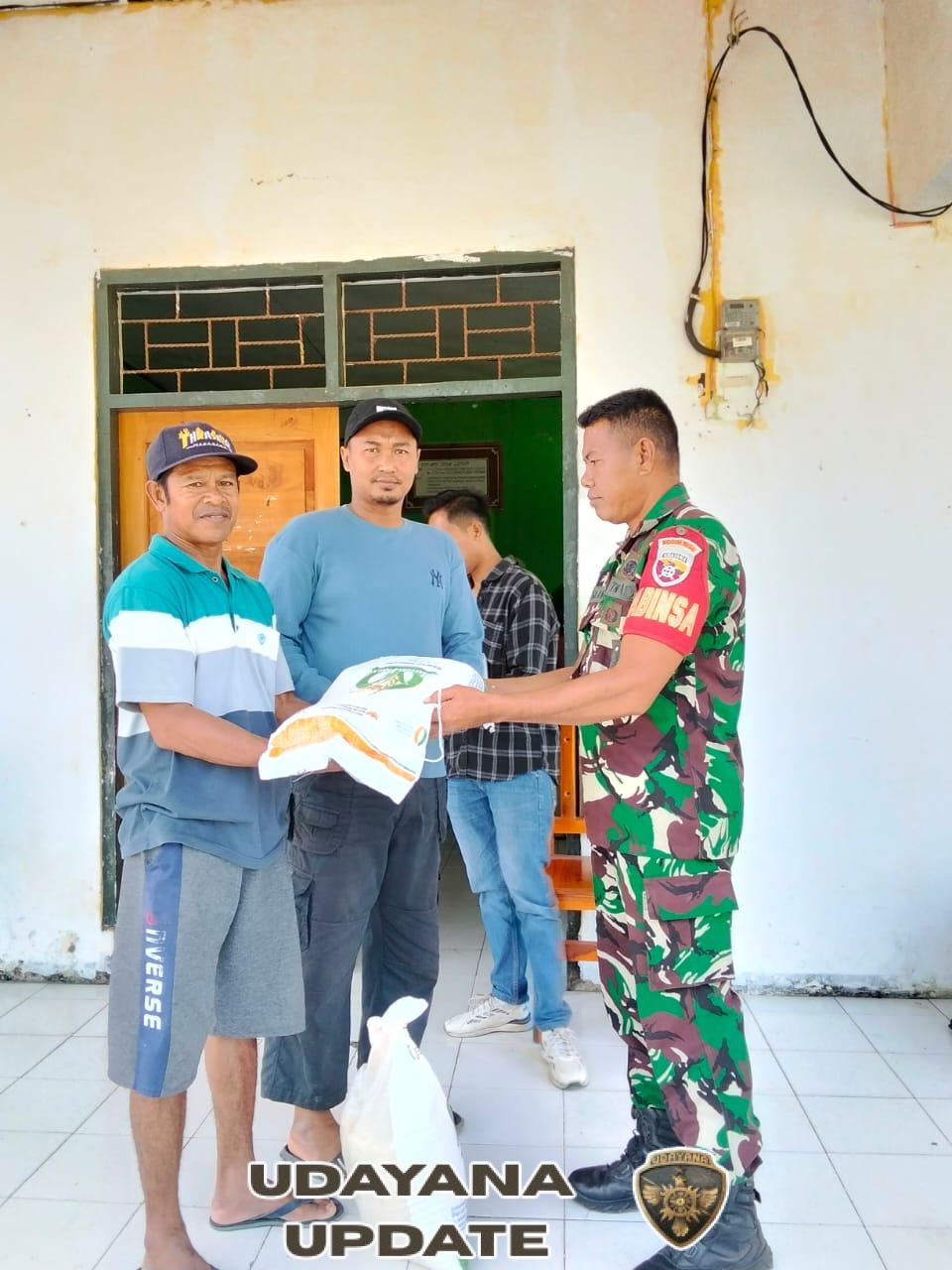 Babinsa Koramil 1614-03/Hu’u dan Pemdes Lepadi Salurkan Bantuan Beras untuk Ratusan Warga