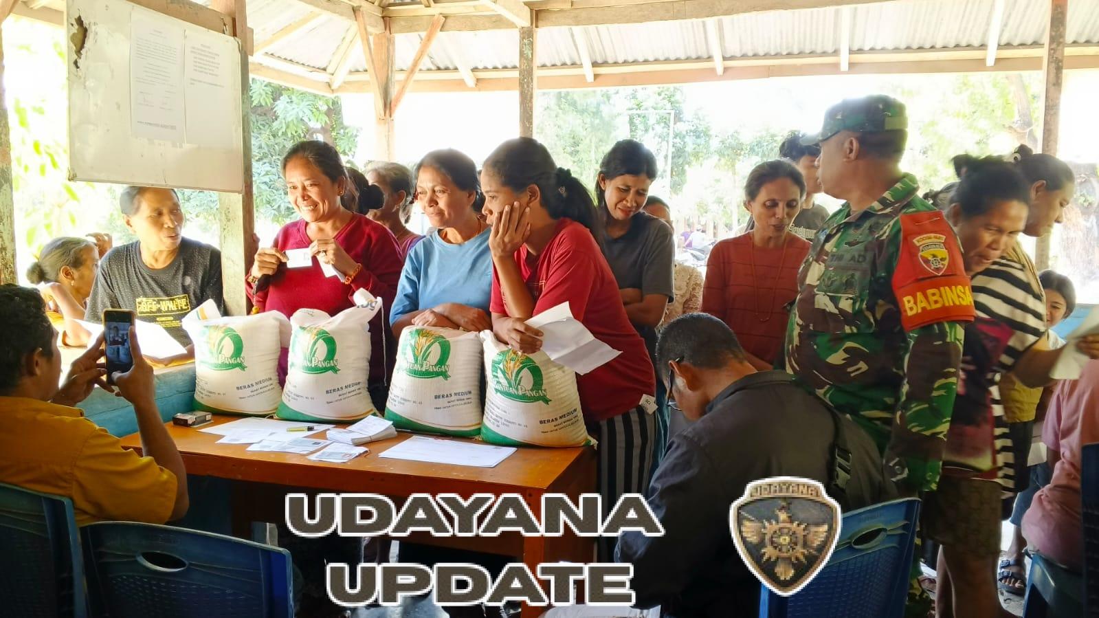 Babinsa Koramil 05/Waingapu Dampingi Penyaluran Beras untuk 380 Warga Desa Kambatatana