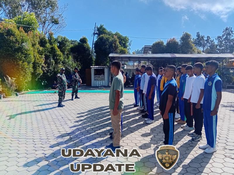 Babinsa Koramil 01/Kota So’e Berikan Pembekalan dan Latihan PBB Kepada Calon Paskibra