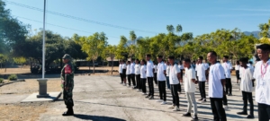 Hadir Di Tengah Generasi Muda! Babinsa Latih PBB Di SMKN Perikanan Wini, Bangun Disiplin Dan Jiwa Nasionalis Siswa Baru