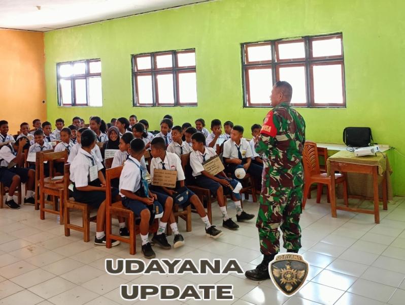 TNI Masuk Sekolah! Babinsa Tanamkan Jiwa Nasionalisme Sejak Dini kepada Siswa SMP di Perbatasan