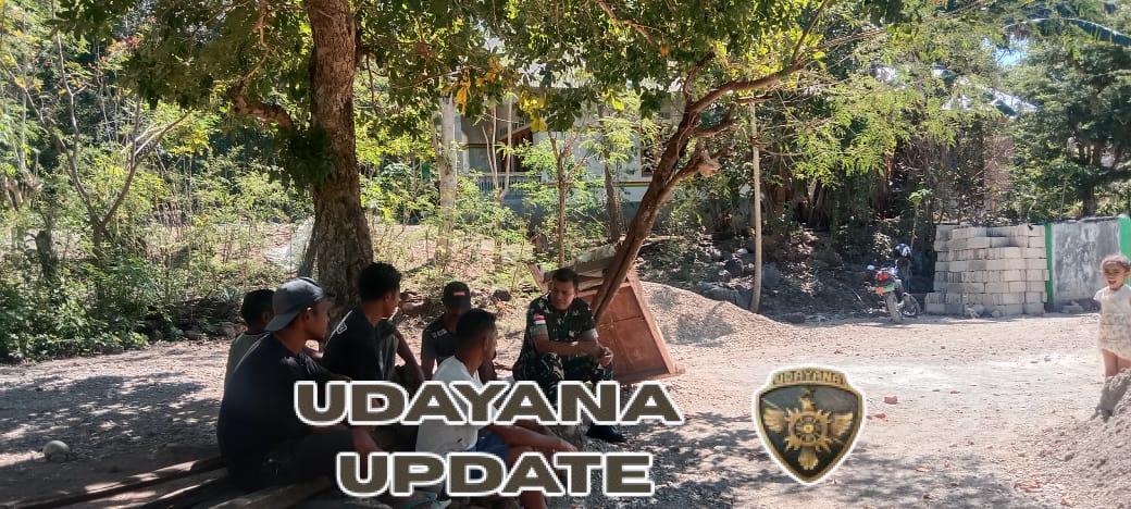 Bangun Kebersamaan, Babinsa Koramil 1618-01/Miotim Aktif Jalin Komunikasi Sosial Dengan Warga