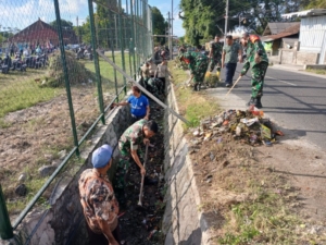 Kapten Inf Abdul Wahab Bersama Warga Gencarkan Aksi Bersih Lingkungan di Aikmel