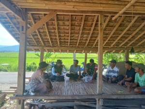 Babinsa Koramil 1628-01 Intensifkan Komsos dan Monitoring di Sapugara Bree