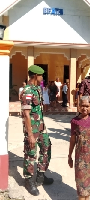 Babinsa PAM Ibadah Minggu Pastikan Suasana Aman Saat Beribadah