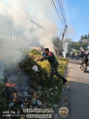 Babinsa Koramil 1615-01/Selong Ajak Warga Denggen Jaga Kebersihan Jalan Umum