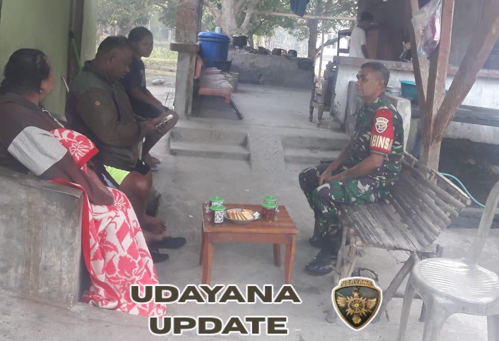 Sertu Sebastian Timo Laksanakan Komsos, Ajak Warga Tuamese Jaga Kesehatan dan Kebersihan