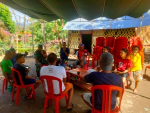 Babinsa Serda Valentinus Lake Gelar Komsos Untuk Ciptakan Lingkungan Aman dan Nyaman