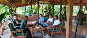 Danramil Ubud Kapten Inf Gede Astawa Jalin Silaturahmi dengan Tokoh Masyarakat Desa Mas