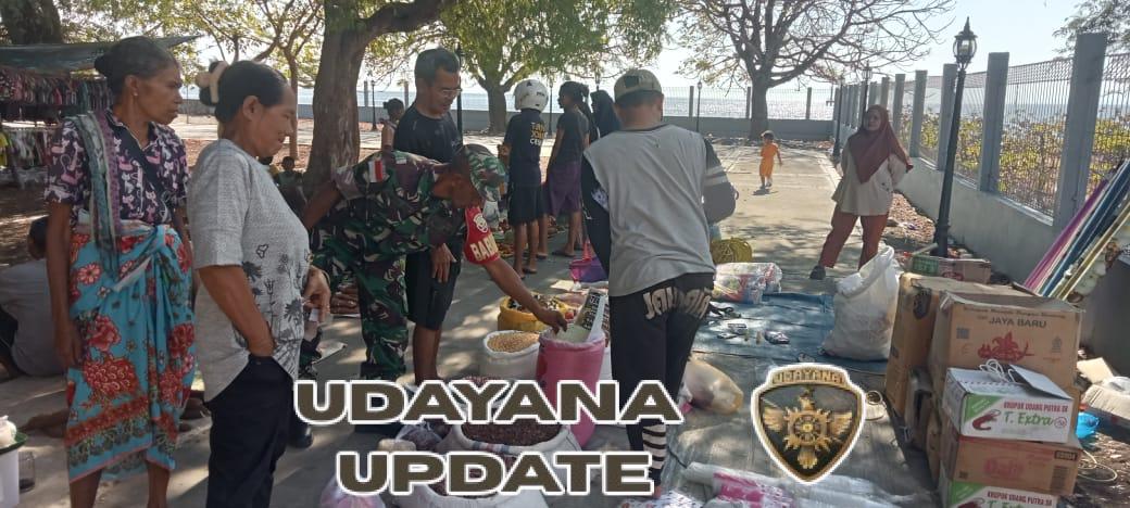 Babinsa Koramil 1618-03/Insut Sertu Albino Leki Pantau Harga Sembako dan Jaga Keamanan Pasar