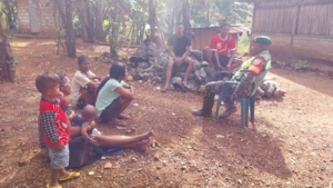 Dorong Kemandirian Ekonomi, Babinsa Koramil 1618-02/Miobar Gelar Komsos di Desa Naekake A