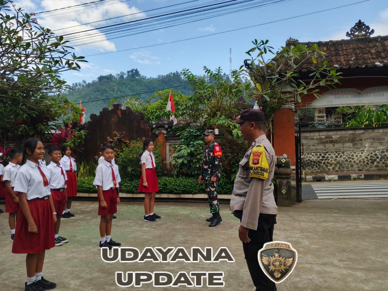 Back To School, Hari Pertama Sekolah Di SDN Selisihan DiTinjau Babinsa