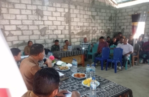 Babinsa Hadiri Sosialisasi Kawasan Sentra Industri Garam Nasional Desa Lakamola