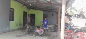 Babinsa Tasilo Ajak Warga Oelulu Lestarikan Budaya Gotong Royong