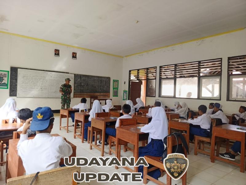 Babinsa Masuk Sekolah Ajak Siswa Katakan “Say No to Drugs”