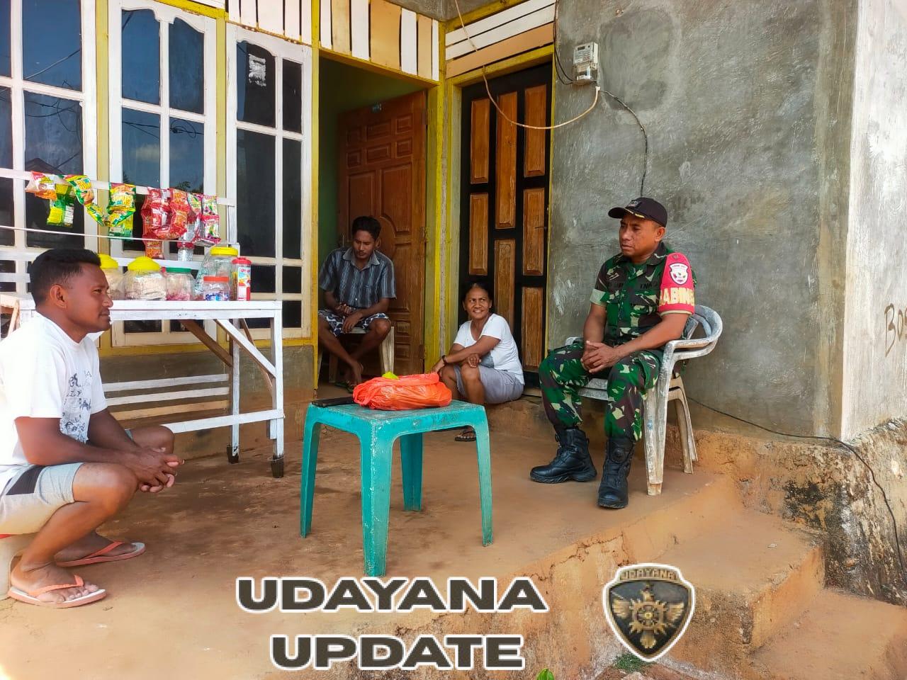 Babinsa Koramil 1627/02 Pantai Baru Komsos dengan Warga Desa Lekona