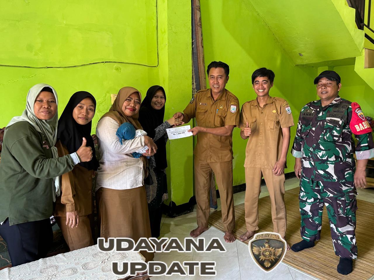 Babinsa Bukit Damai Dampingi Penyaluran Bantuan Santunan untuk Ibu Melahirkan Guna Cegah Stunting.