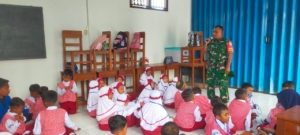 Babinsa Koramil Dawan Beri Pelatihan Disiplin Di MI Bahrul Ulum Desa Kampung Kusamba