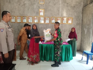 TNI Dampingi Distribusi Beras Cadangan Pemerintah