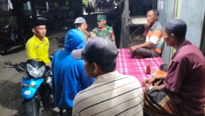 Babinsa Koramil Hu’u Gencarkan Ronda Malam Demi Lingkungan Kondusif