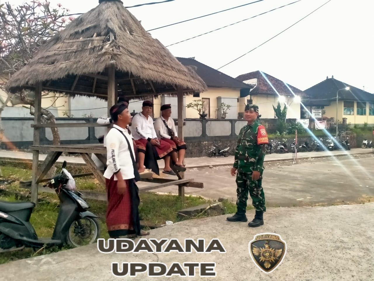 Jaga Keamanan, Babinsa Dampingi Upacara Keagamaan di Semarapura Tengah dan Negari