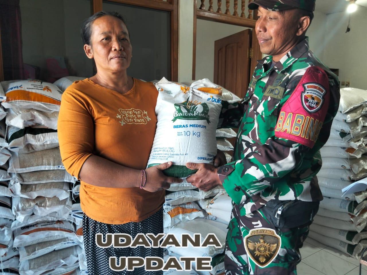 Jaga Transparansi, Babinsa Kekeran Dampingi Penyaluran Bantuan Beras Hanpang untuk Warga