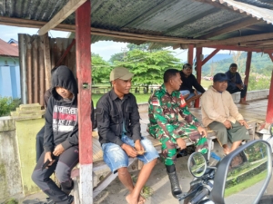 Jaga Kamtibmas, Babinsa Koramil Maurole Terjun Langsung ke Wilayah Binaan