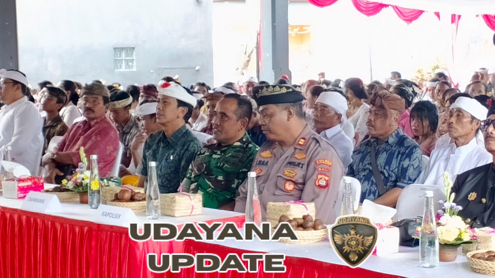 Personel Koramil 1623-07/Bebandem berikan ucapan selamat hari jadi Desa Sibetan ke 325.