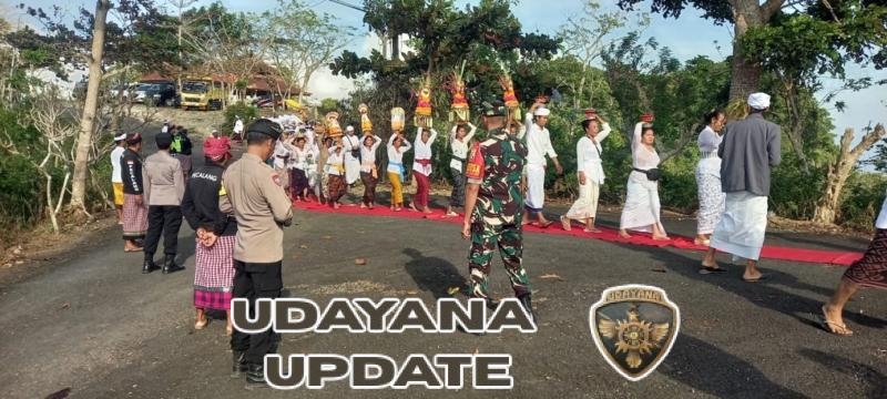 Aparat Gabungan Di Nusa Penida Amankan Puncak Piodalan Di Pura Puncak Mundi