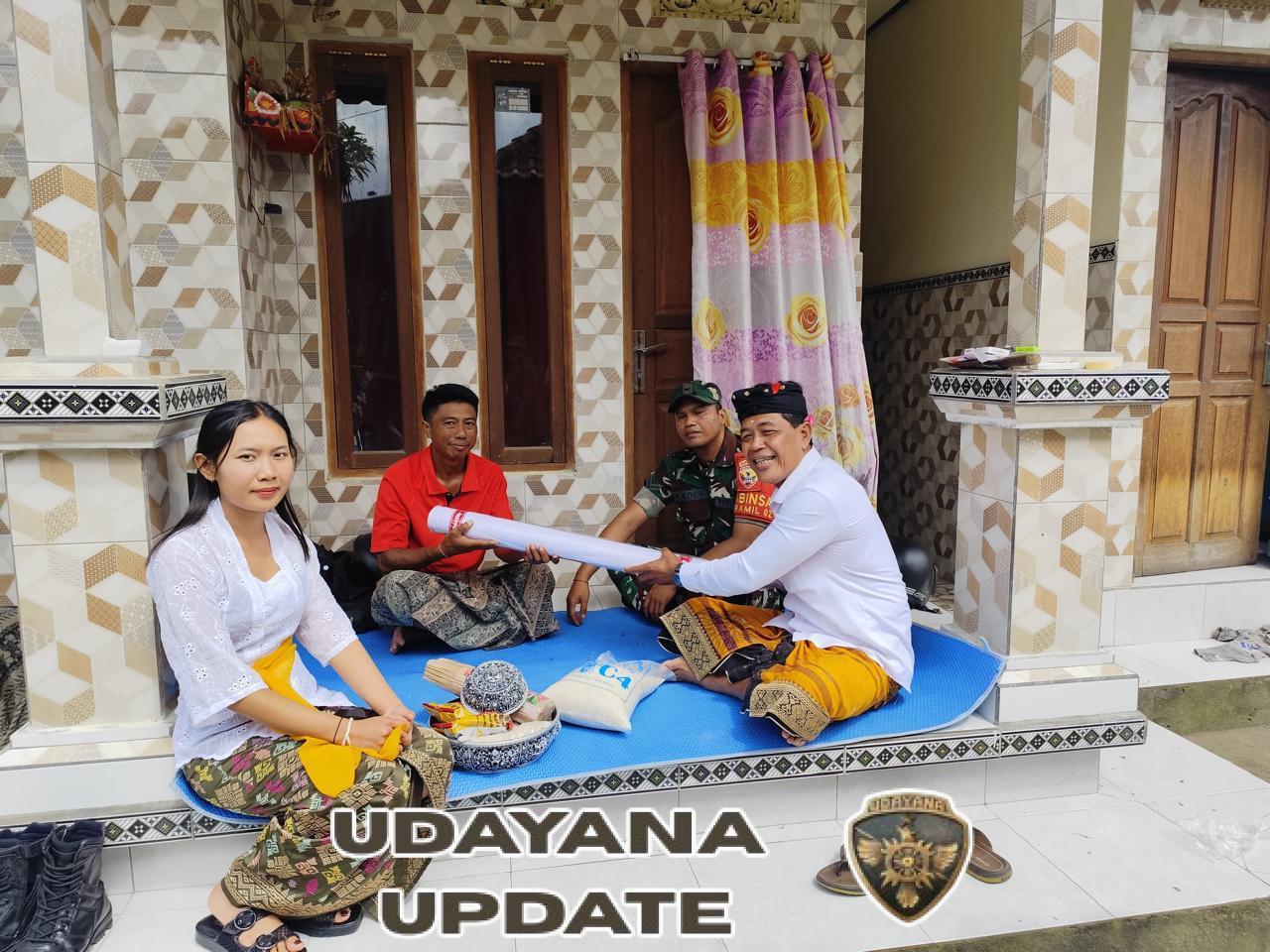 Babinsa Timuhun Bersama Perangkat Desa Melayat Ke Rumah Duka warga Binaan