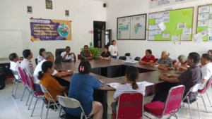 Babinsa Koramil 05/Waingapu Hadiri Rapat Pemberdayaan Kader Kesehatan Lingkungan