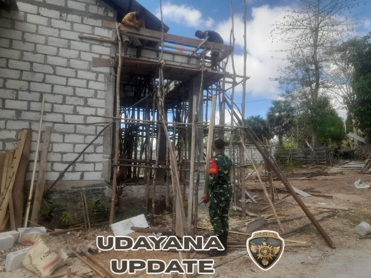 Babinsa Bantu Bangun Rumah Warga Binaan