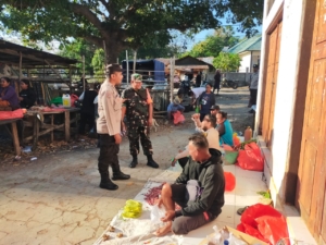 Jalin Komunikasi Babinsa Komsos Dengan Pedagang di Pasar