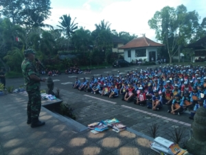 Peserta MPLS SMAN 1 Bebandem terima Wasbang dari Danramil.