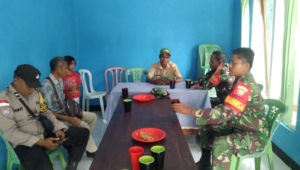 Babinsa Bersama Bhabinkamtibmas Sambangi Kades Binafun