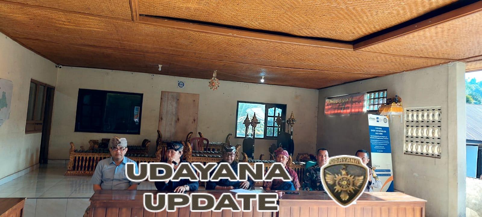 Babinsa Serka Sukarjo Kawal Penyaluran BLT DD di Desa Pedawa