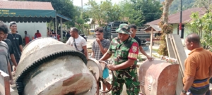Babinsa Koramil 1602-01 Tingkatkan Sinergi dengan Masyarakat Lewat Karya Bhakti dan Pamwil