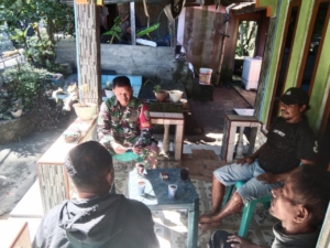 Tingkatkan Kamtibmas, Babinsa Detupera Laksanakan Monitoring Wilayah Binaan