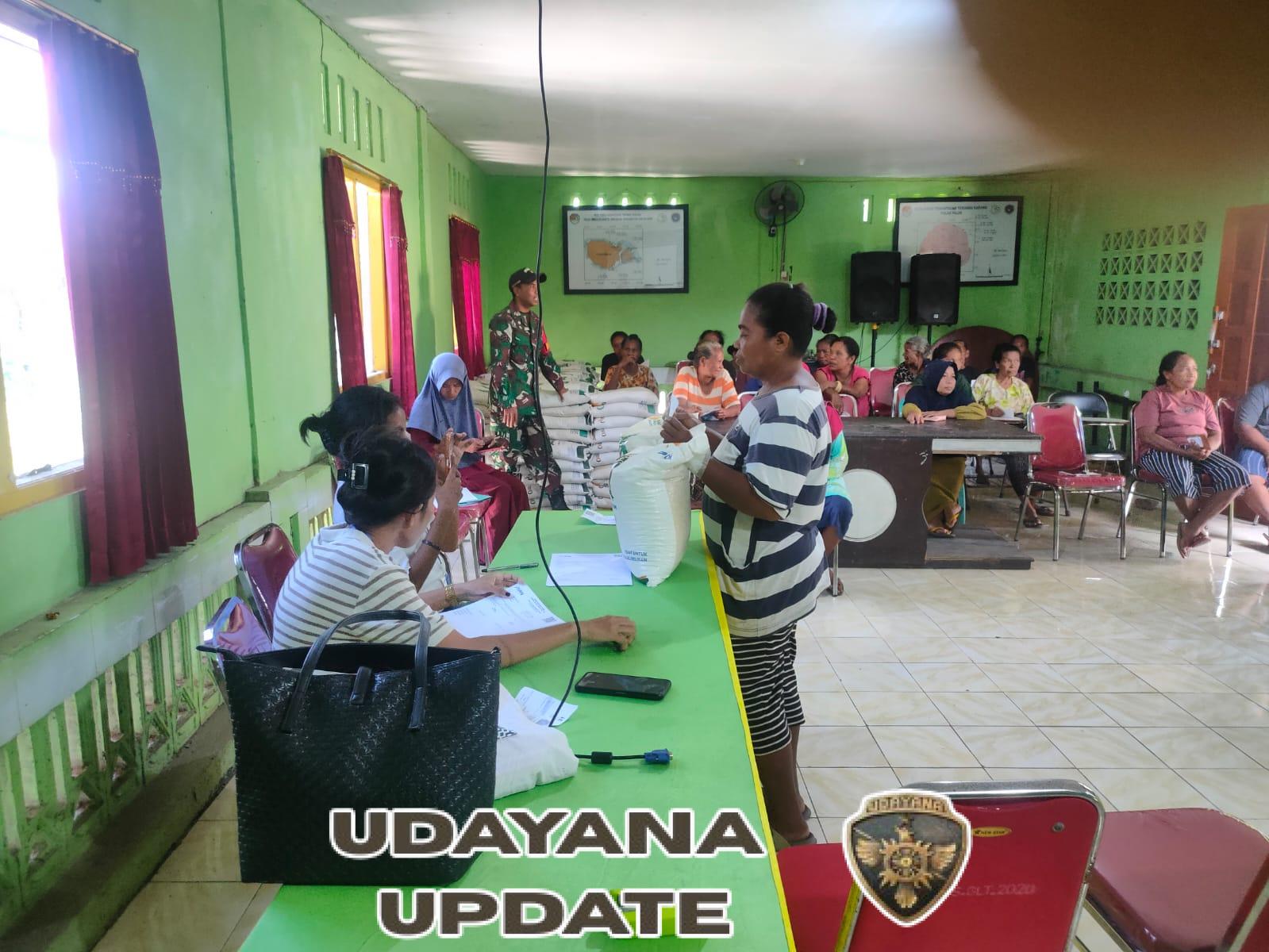 Dukung Ketahanan Pangan, Babinsa Geliting Amankan Pendistribusian Bantuan Beras.