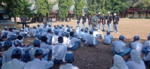 TNI Masuk Sekolah: Koramil 1614-01 Dompu Latih Wawasan Kebangsaan dan Baris-Berbaris