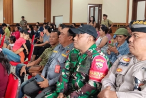 Babinsa Atensi Pemberian Paket Olahan Ikan, Cegah Stunting pada Masyarakat