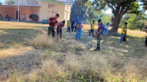 TNI, Mahasiswa, dan Masyarakat Bersatu Bersihkan Gereja St. Theodurus Jelang Perayaan Paroki