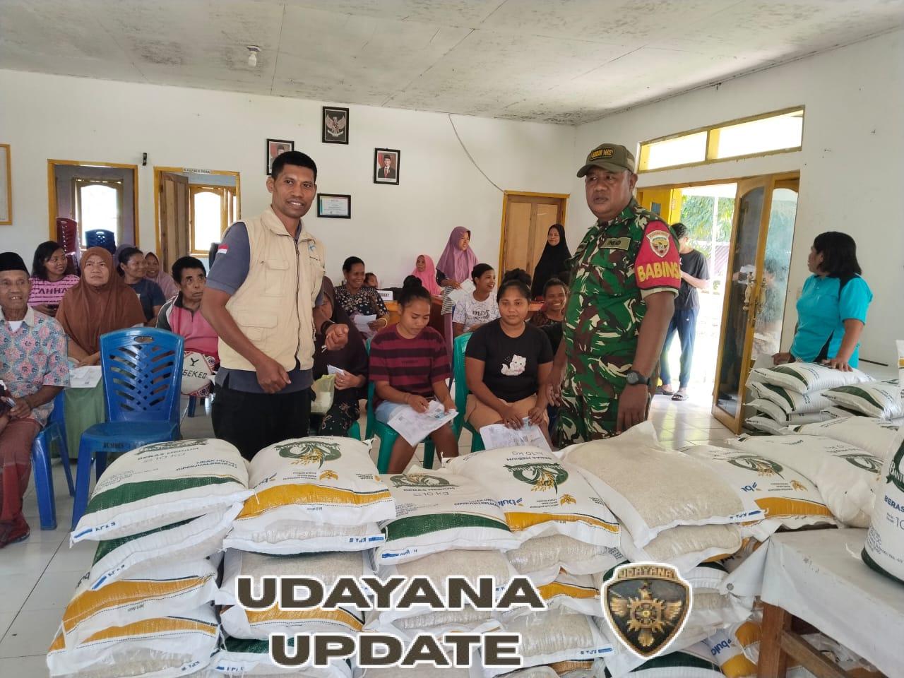 Warga Antusias Terima Bantuan Beras, Babinsa Pastikan Penyaluran Aman