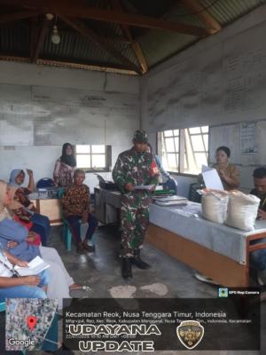 Babinsa Koramil Reok Aktif Dampingi Masyarakat Terima Bantuan Ketahanan Pangan