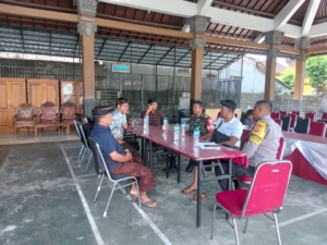 Babinsa Desa Suwat Dorong Peran Masyarakat Laporkan Perkembangan Situasi