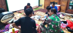 Peduli Warga, Babinsa Ranggo Dampingi Kegiatan Sosial Malam Hari