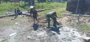 Babinsa Koramil 1618-06/Bian Wujudkan Kepedulian Lewat Kerja Bakti di TTU