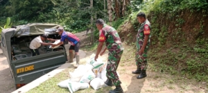 TNI AD Kodim 1602/Ende Sinergi dengan Bulog Amankan Bantuan Beras untuk Masyarakat