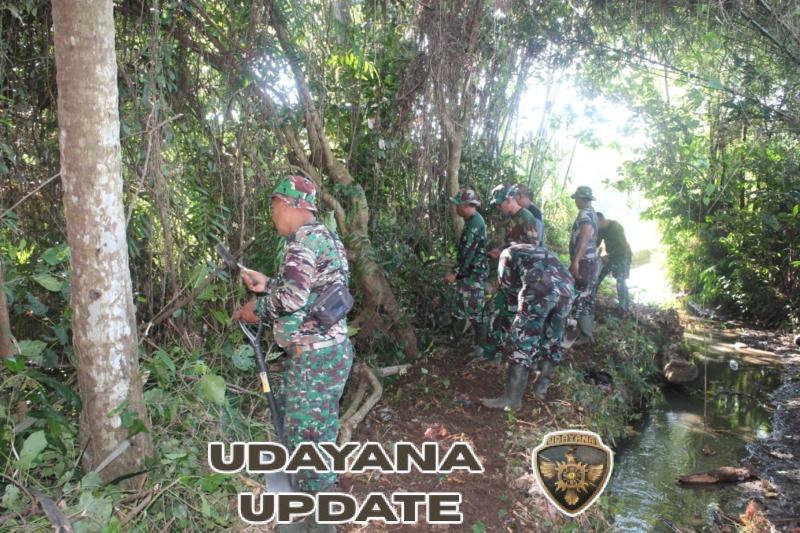 Bersama Warga, Lettu Cpl Nyoman Prajana Tuntaskan Progres Jalan Usaha Tani di Desa Batuan